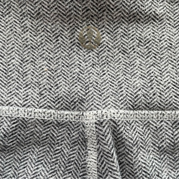 Lululemon Hearing Bone Pattern Yoga Leggings Size 6 - Picture 5 of 6